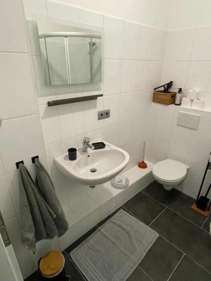 Airport Apartment Fuer 4 - Smart Tv - Kueche - Echarger Hamburg Exterior photo