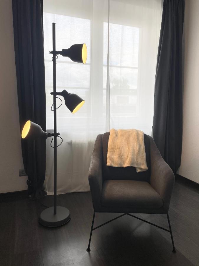 Airport Apartment Fuer 4 - Smart Tv - Kueche - Echarger Hamburg Exterior photo