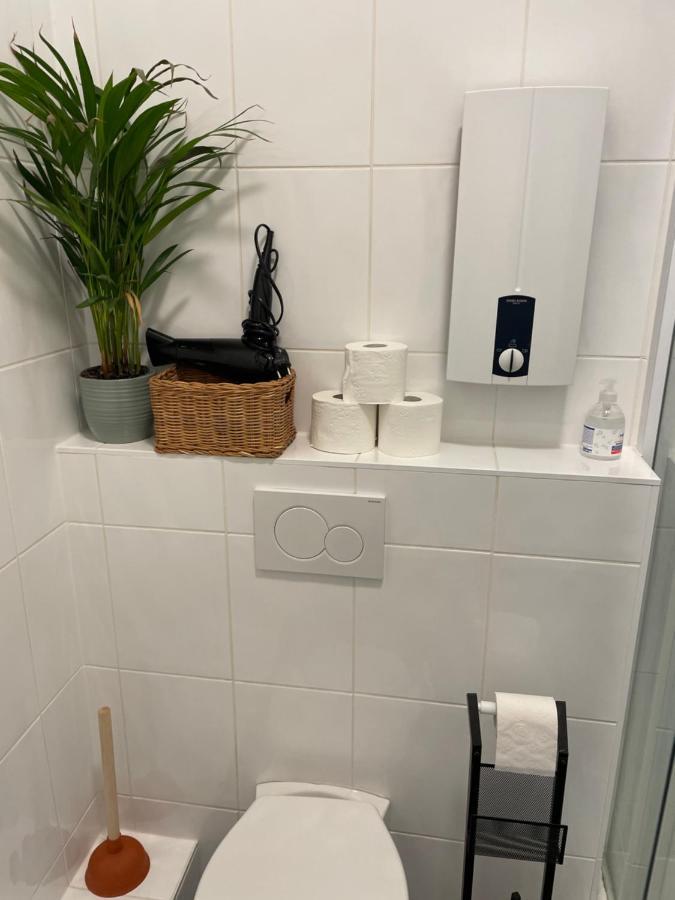 Airport Apartment Fuer 4 - Smart Tv - Kueche - Echarger Hamburg Exterior photo
